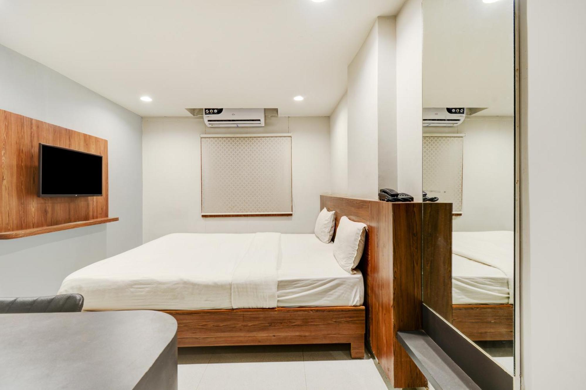 Hotel Desert Inn Tharad 외부 사진