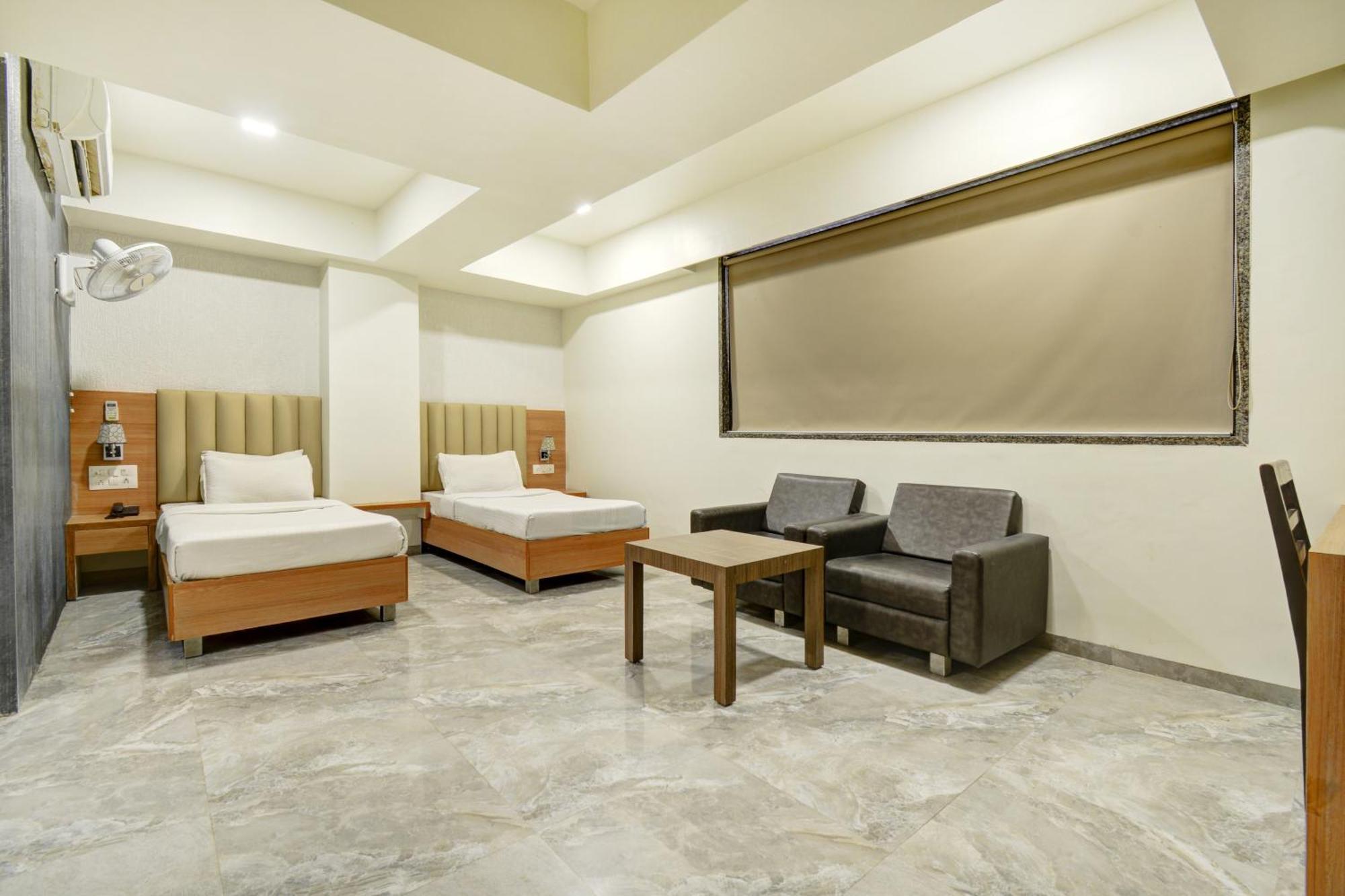 Hotel Desert Inn Tharad 외부 사진