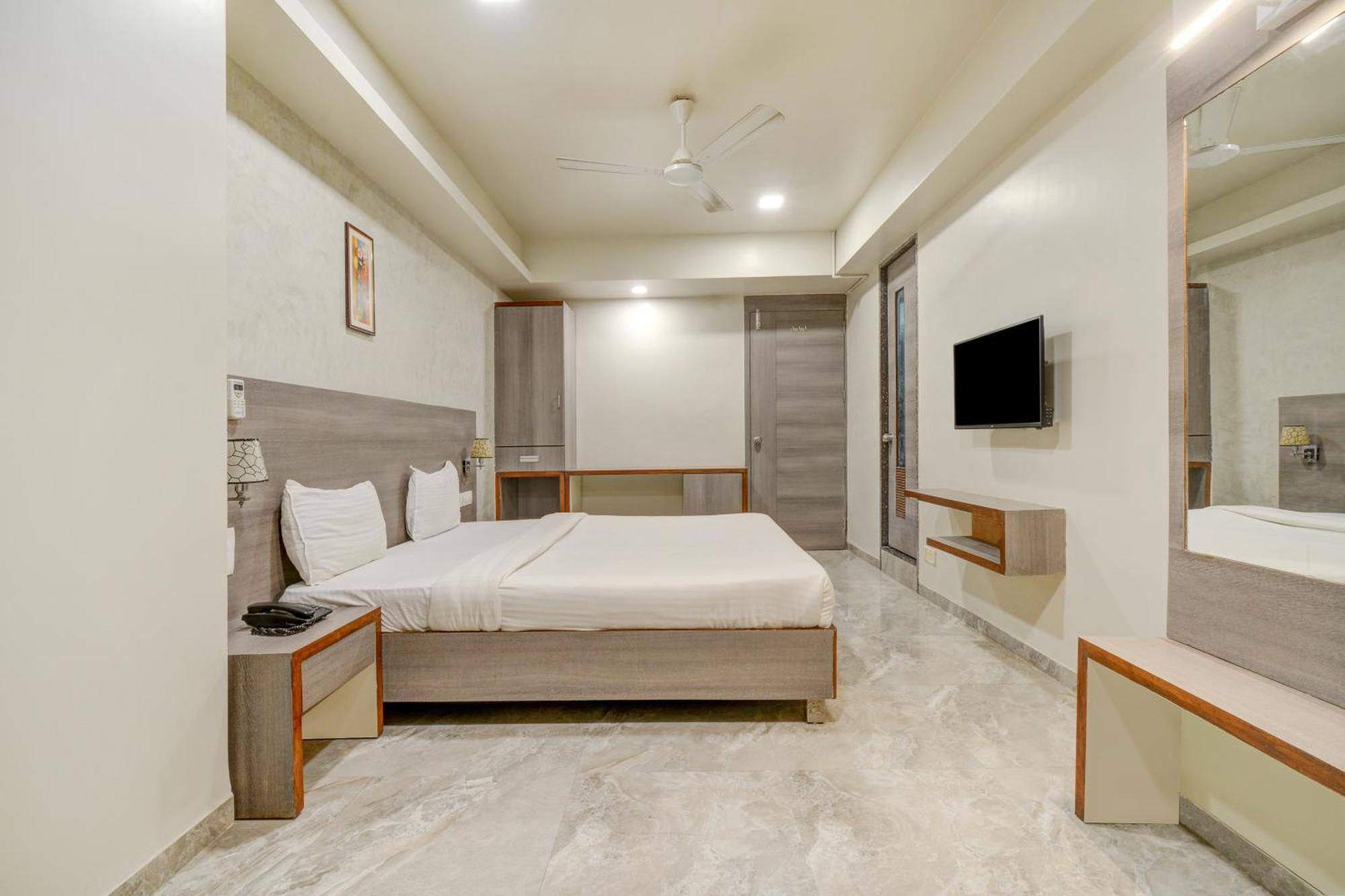 Hotel Desert Inn Tharad 외부 사진