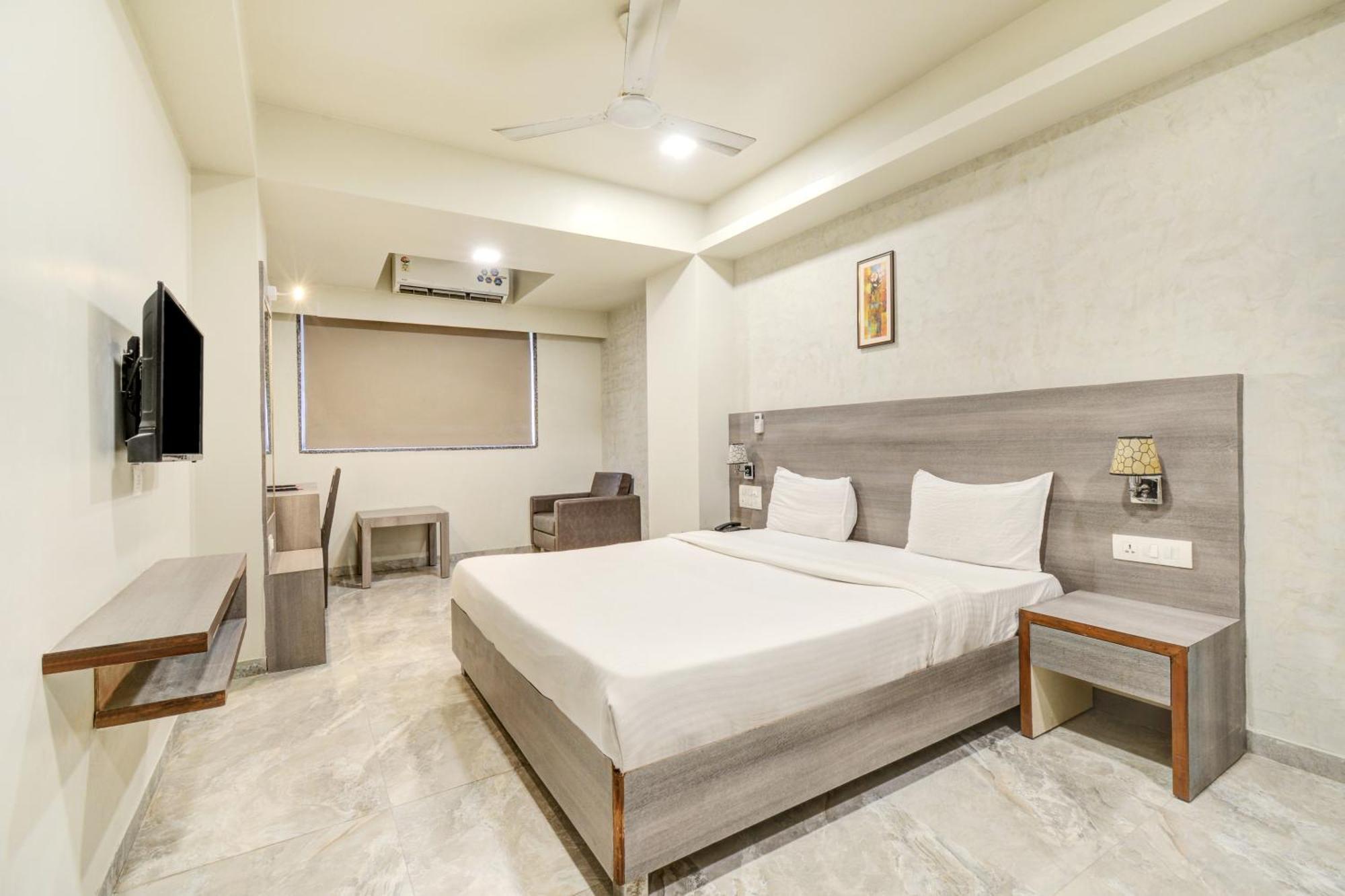 Hotel Desert Inn Tharad 외부 사진