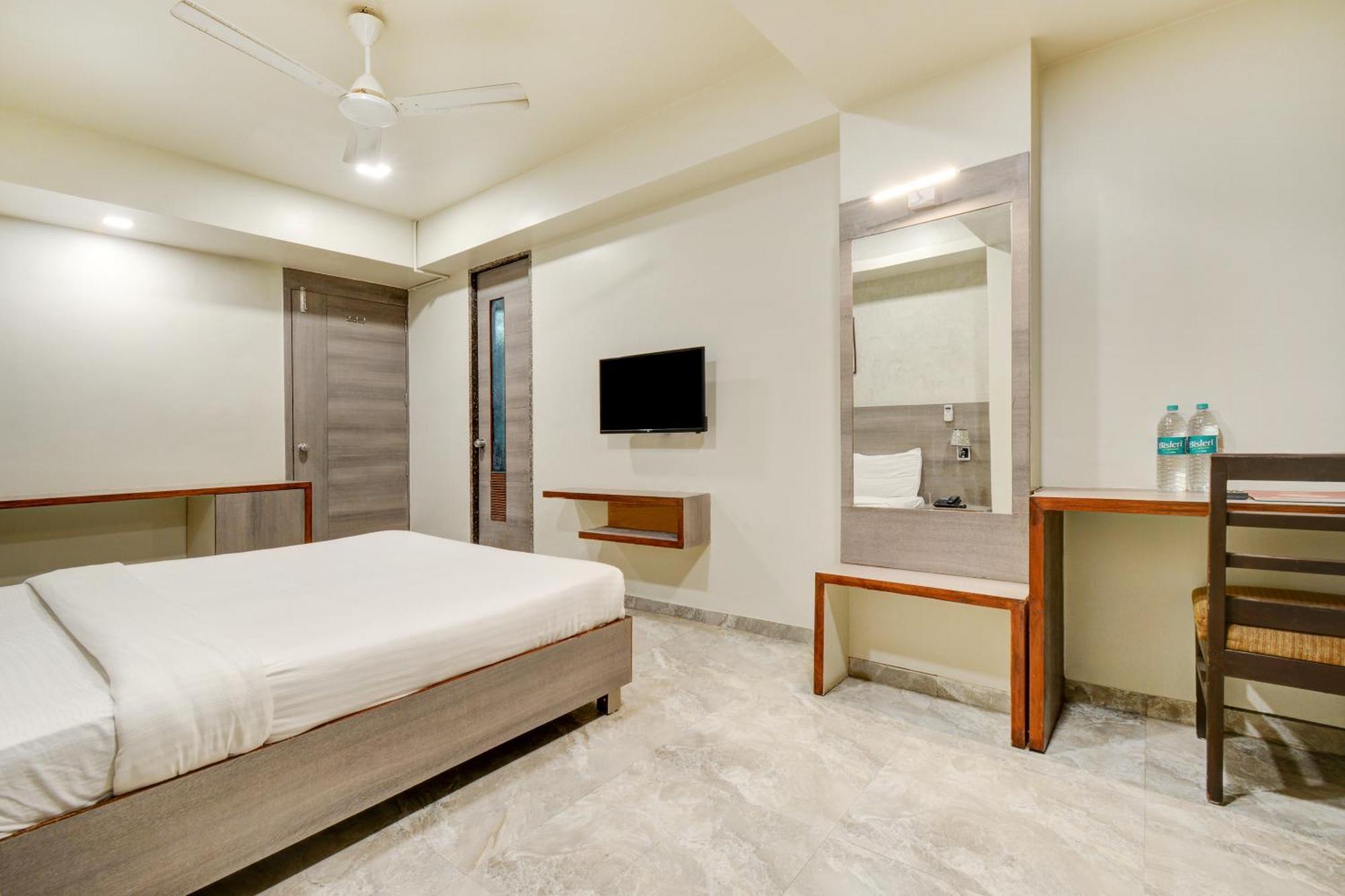 Hotel Desert Inn Tharad 외부 사진