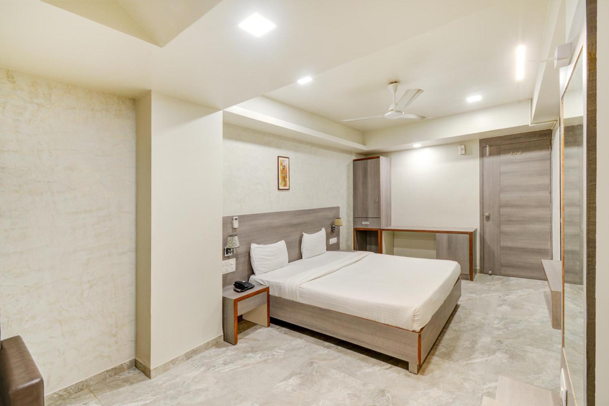 Hotel Desert Inn Tharad 외부 사진
