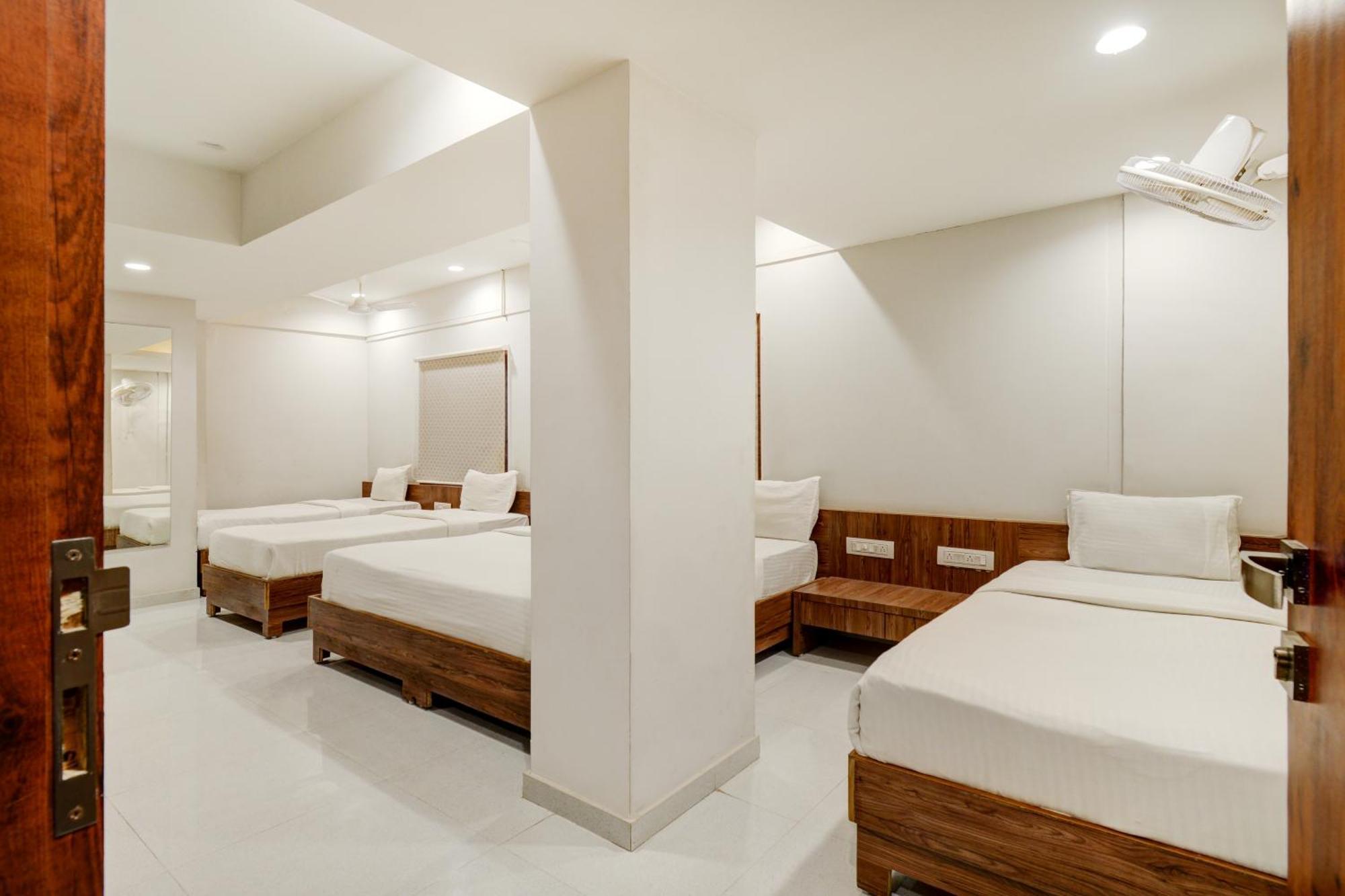 Hotel Desert Inn Tharad 외부 사진