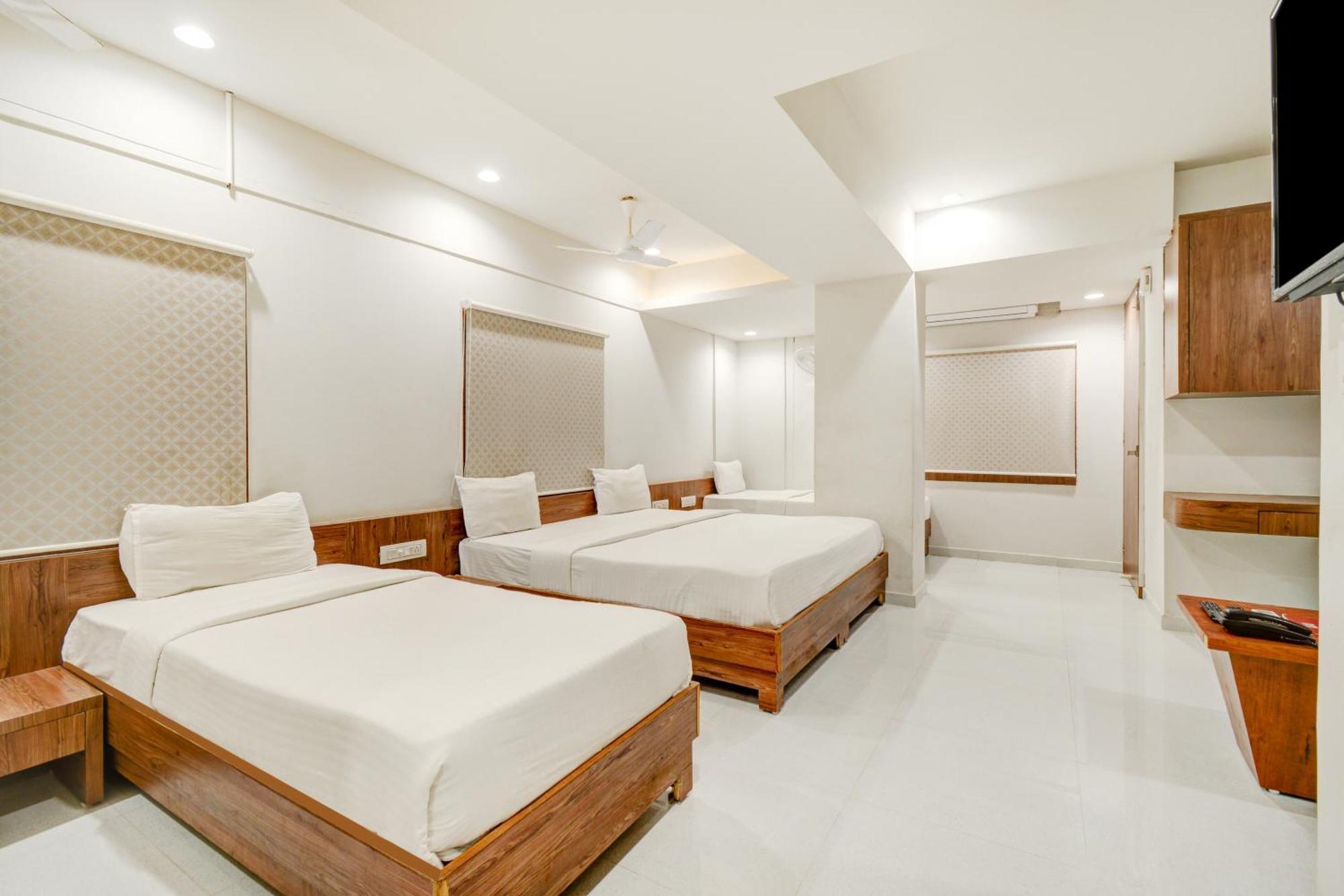 Hotel Desert Inn Tharad 외부 사진