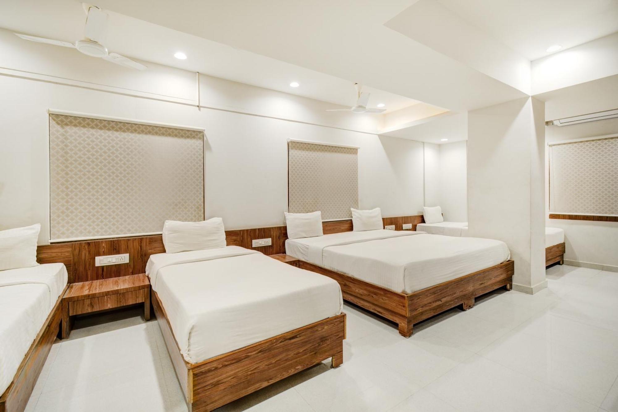 Hotel Desert Inn Tharad 외부 사진