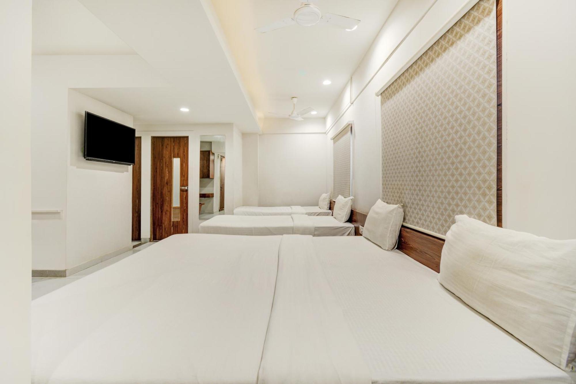 Hotel Desert Inn Tharad 외부 사진