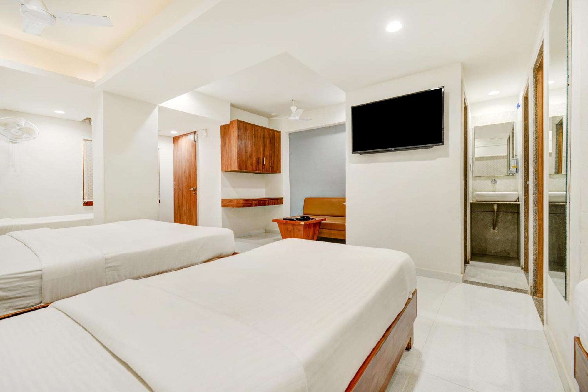 Hotel Desert Inn Tharad 외부 사진