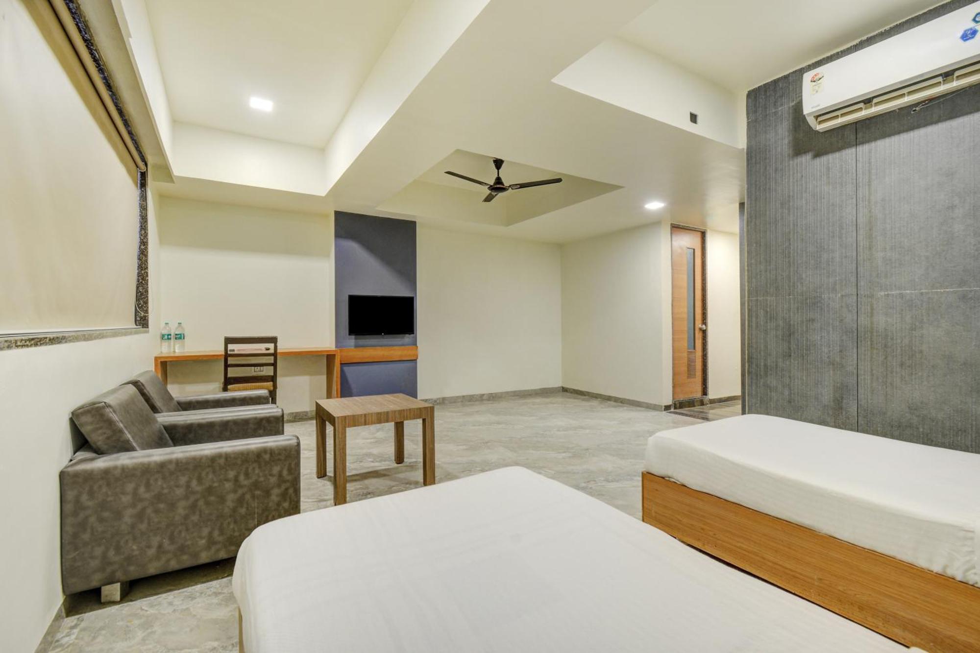 Hotel Desert Inn Tharad 외부 사진