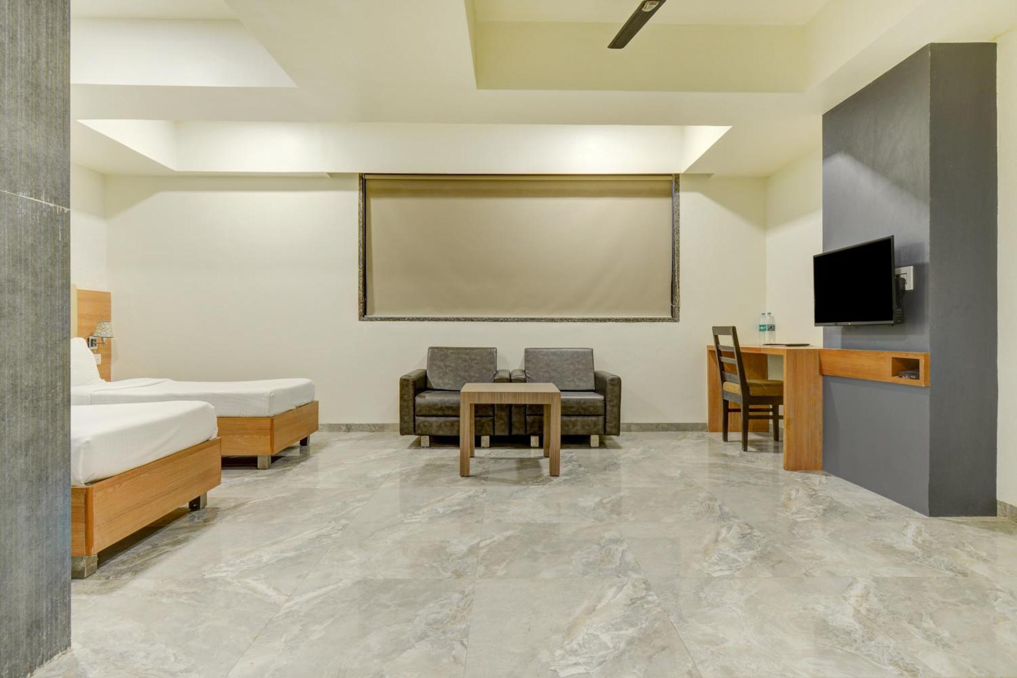 Hotel Desert Inn Tharad 외부 사진