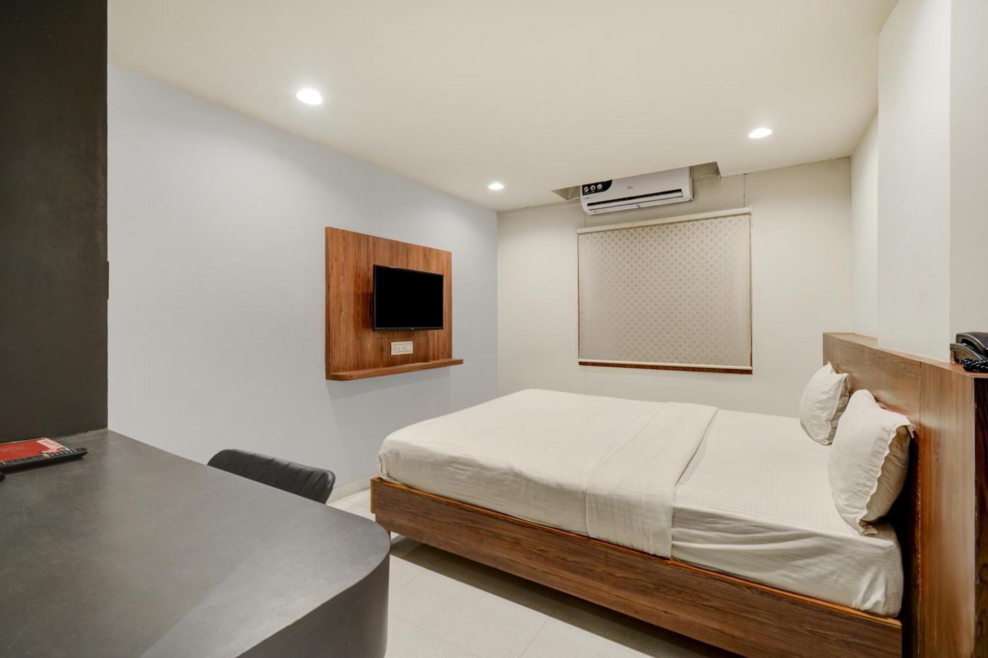 Hotel Desert Inn Tharad 외부 사진
